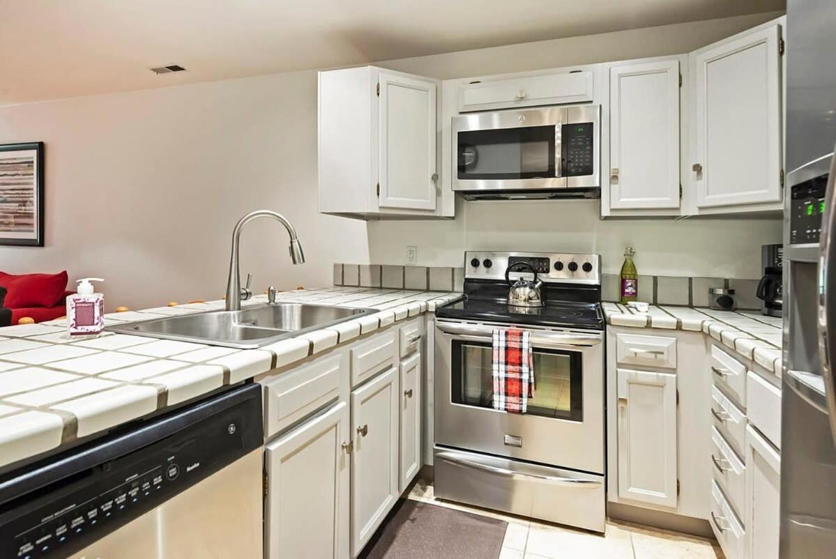 Stunning Location 2Bdr Condo Retreat Park Stadt Exterior foto
