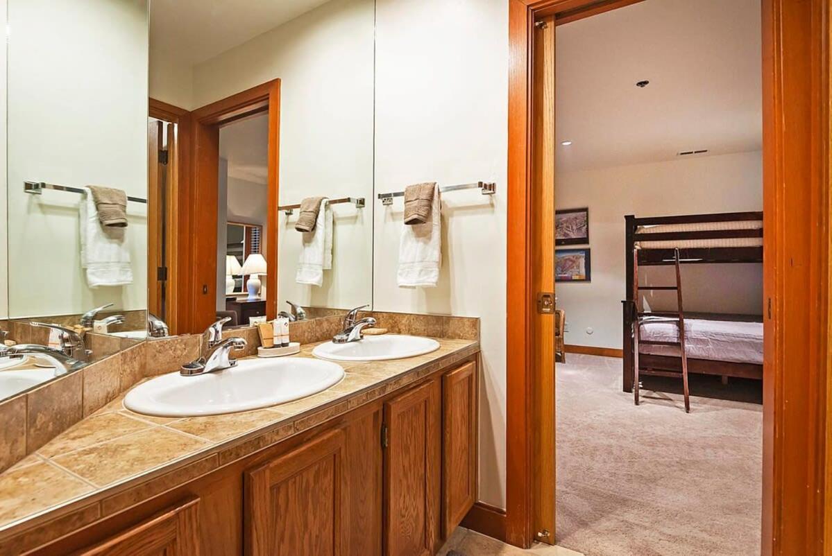 Stunning Location 2Bdr Condo Retreat Park Stadt Exterior foto